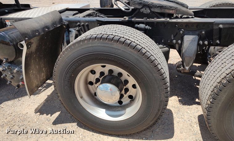 image for item LU9112 2018 Freightliner Cascadia 125  semi truck