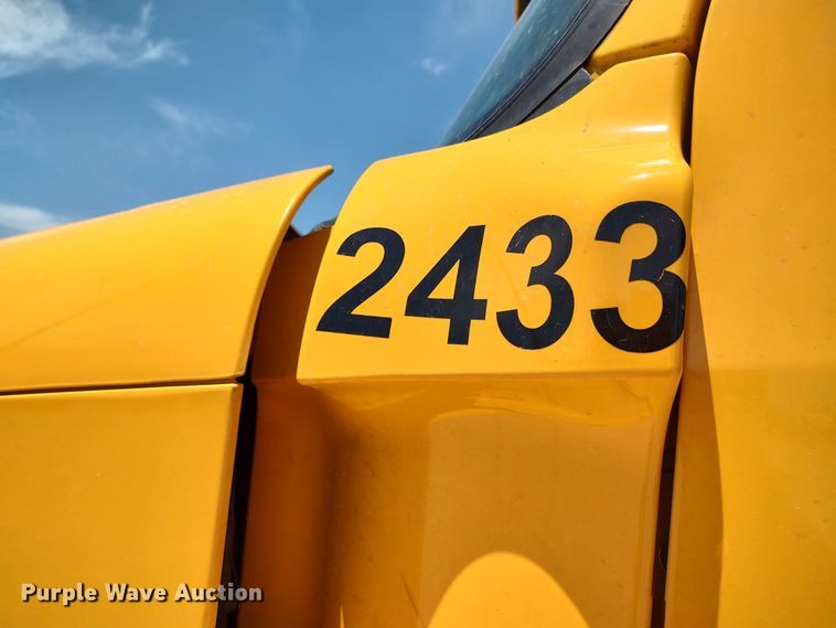 image for item LU9112 2018 Freightliner Cascadia 125  semi truck