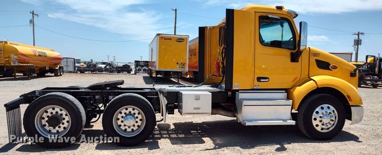 image for item LU9113 2019 Peterbilt 579  semi truck