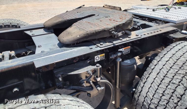 image for item LU9113 2019 Peterbilt 579  semi truck