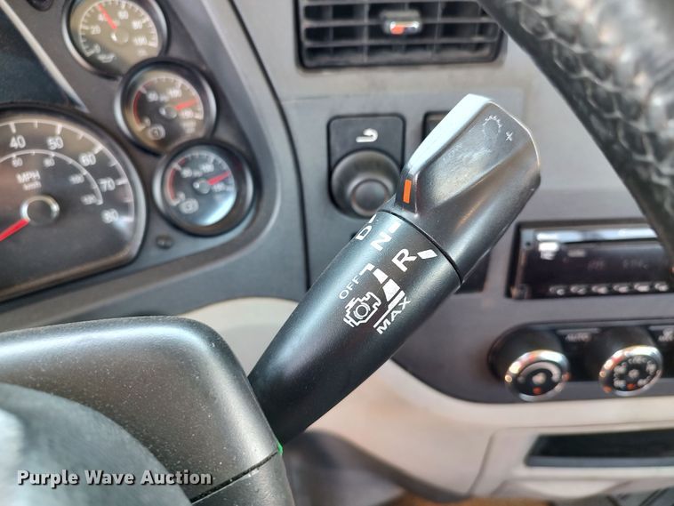 image for item LU9113 2019 Peterbilt 579  semi truck