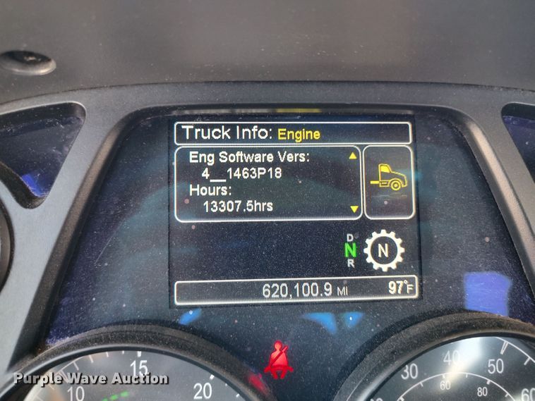 image for item LU9113 2019 Peterbilt 579  semi truck