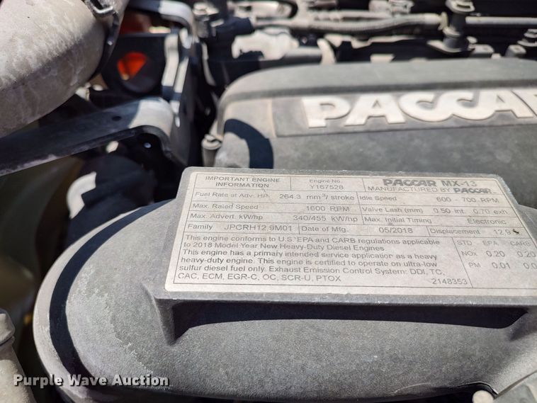 image for item LU9113 2019 Peterbilt 579  semi truck