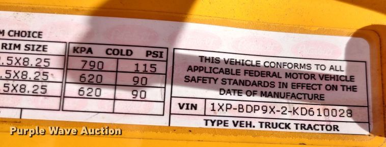 image for item LU9113 2019 Peterbilt 579  semi truck