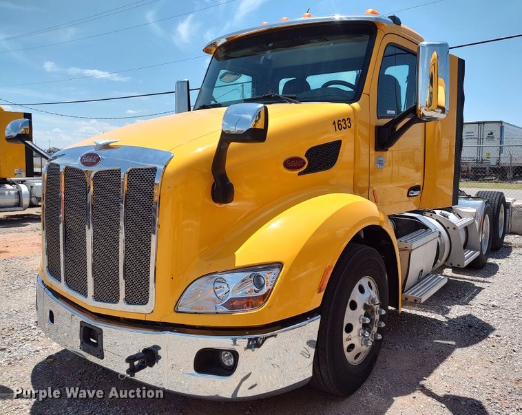 image for item LU9114 2016 Peterbilt 579  semi truck