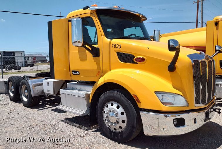 image for item LU9114 2016 Peterbilt 579  semi truck