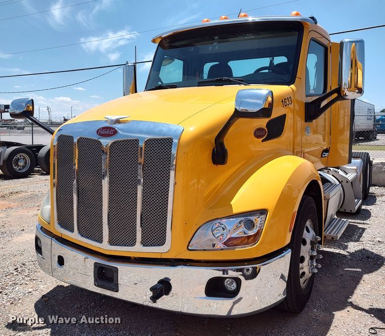 image for item LU9114 2016 Peterbilt 579  semi truck