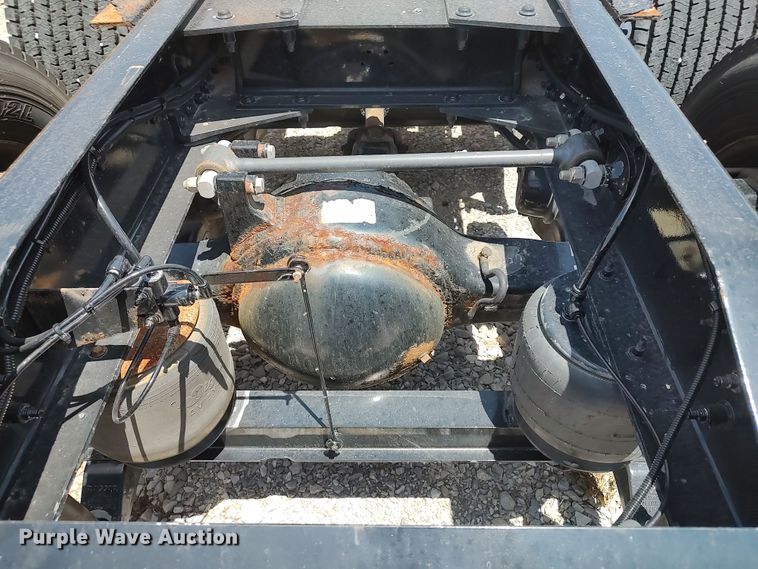 image for item LU9114 2016 Peterbilt 579  semi truck