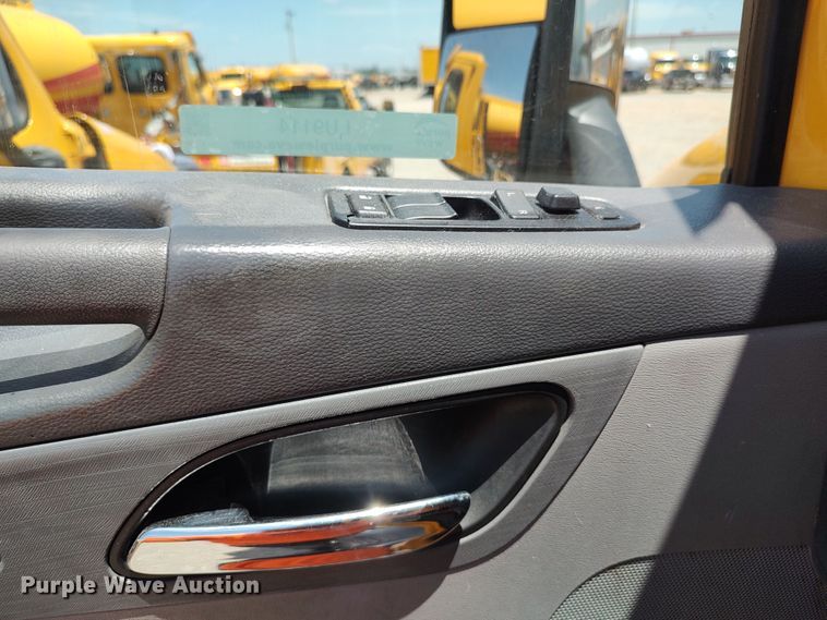 image for item LU9114 2016 Peterbilt 579  semi truck