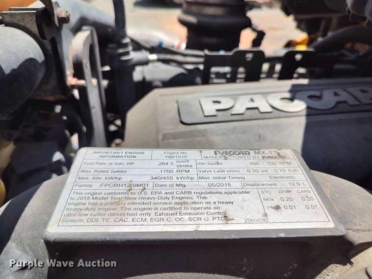 image for item LU9114 2016 Peterbilt 579  semi truck