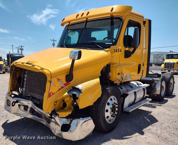 image for item LU9115 2018 Freightliner Cascadia 125  semi truck