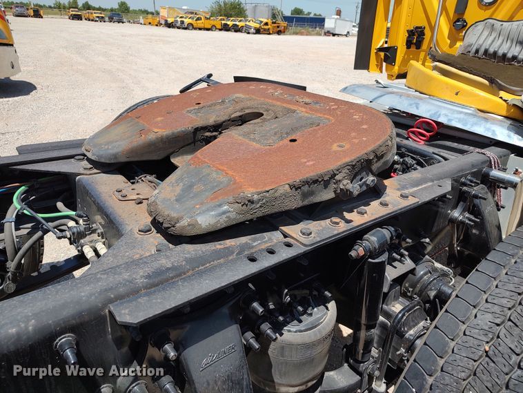 image for item LU9115 2018 Freightliner Cascadia 125  semi truck