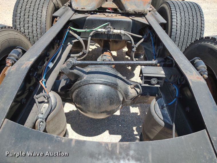 image for item LU9115 2018 Freightliner Cascadia 125  semi truck