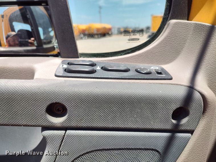 image for item LU9115 2018 Freightliner Cascadia 125  semi truck