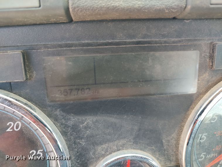 image for item LU9115 2018 Freightliner Cascadia 125  semi truck