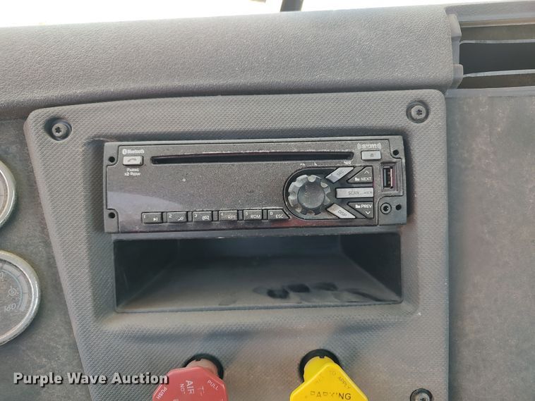 image for item LU9115 2018 Freightliner Cascadia 125  semi truck