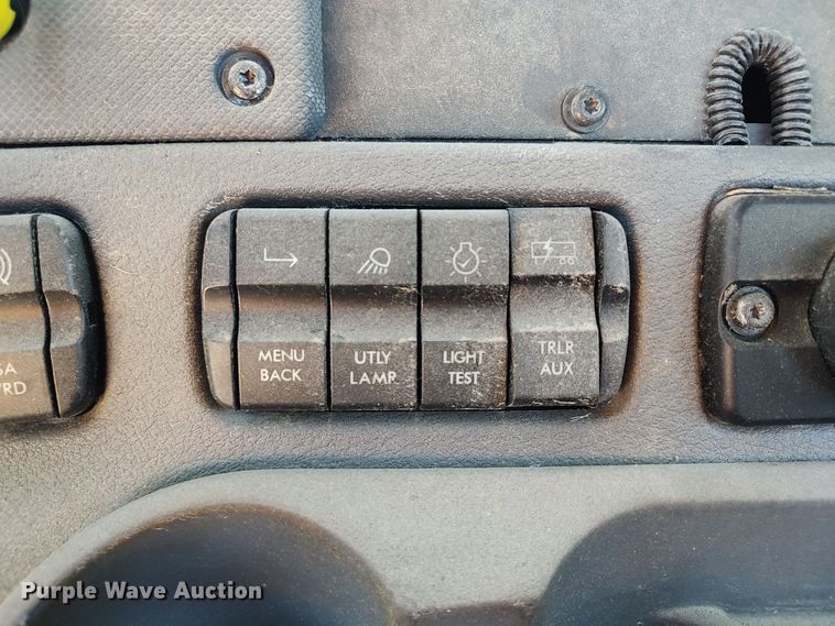 image for item LU9115 2018 Freightliner Cascadia 125  semi truck