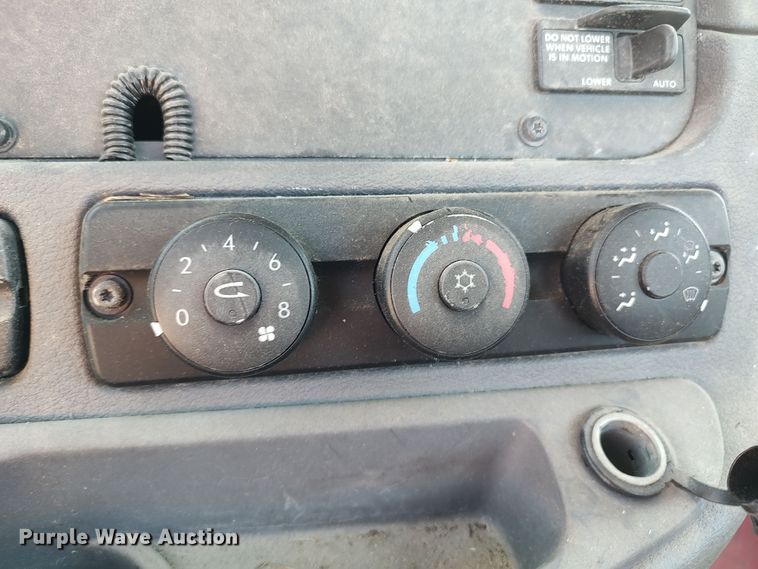 image for item LU9115 2018 Freightliner Cascadia 125  semi truck