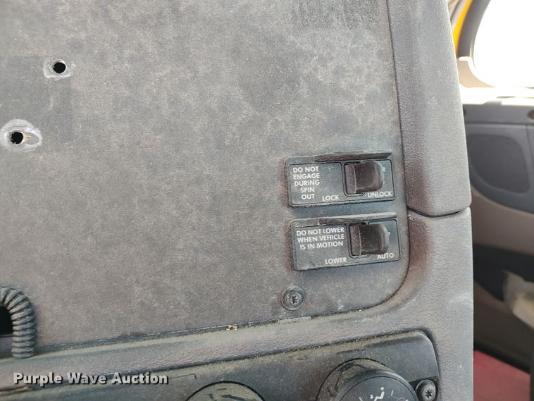 image for item LU9115 2018 Freightliner Cascadia 125  semi truck