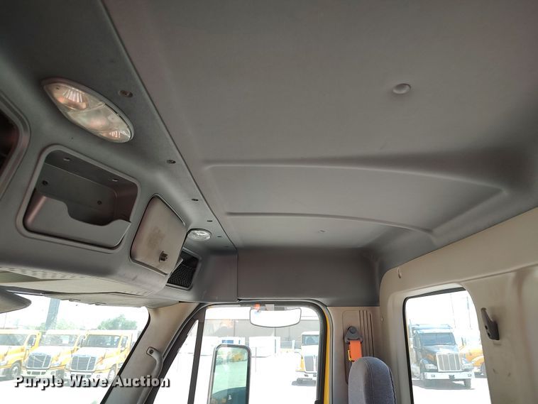 image for item LU9115 2018 Freightliner Cascadia 125  semi truck