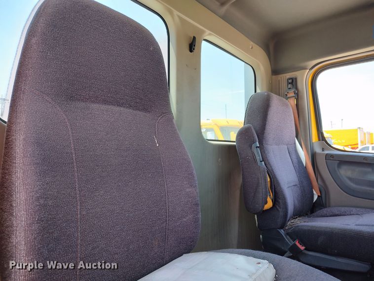 image for item LU9115 2018 Freightliner Cascadia 125  semi truck