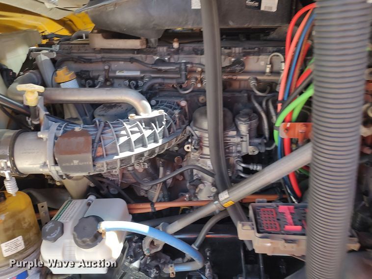 image for item LU9115 2018 Freightliner Cascadia 125  semi truck