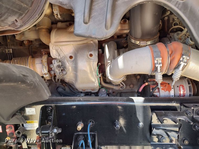 image for item LU9115 2018 Freightliner Cascadia 125  semi truck