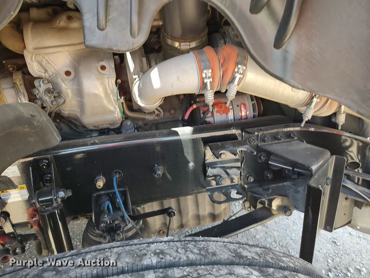 image for item LU9115 2018 Freightliner Cascadia 125  semi truck