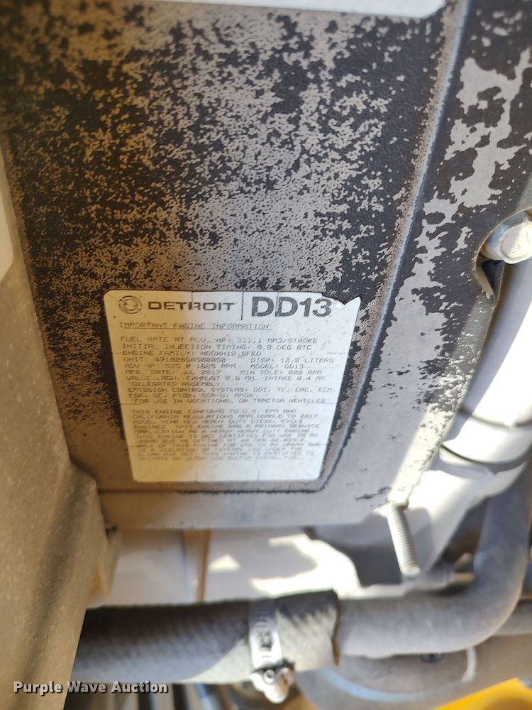 image for item LU9115 2018 Freightliner Cascadia 125  semi truck