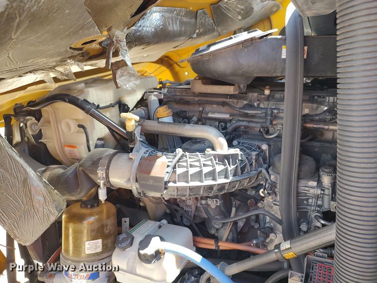 image for item LU9115 2018 Freightliner Cascadia 125  semi truck