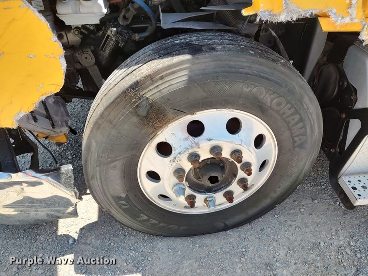 image for item LU9115 2018 Freightliner Cascadia 125  semi truck