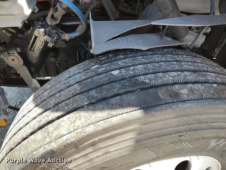 image for item LU9115 2018 Freightliner Cascadia 125  semi truck