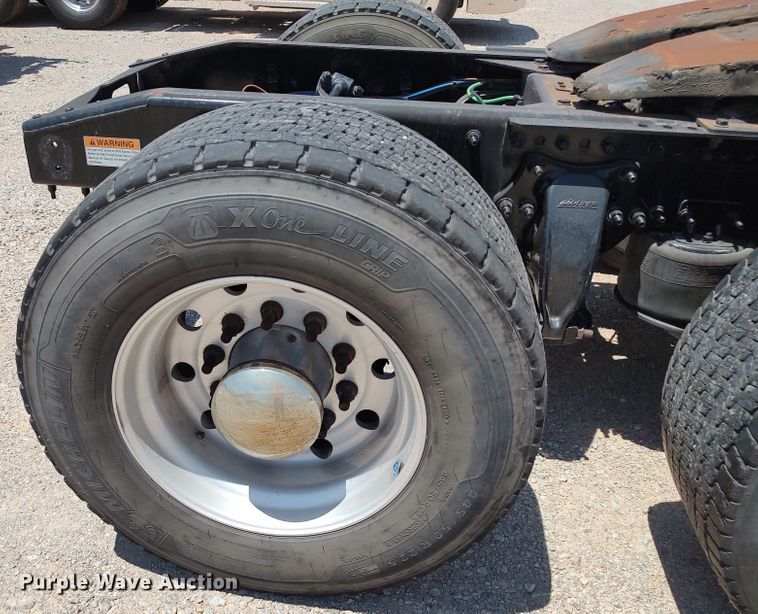 image for item LU9115 2018 Freightliner Cascadia 125  semi truck