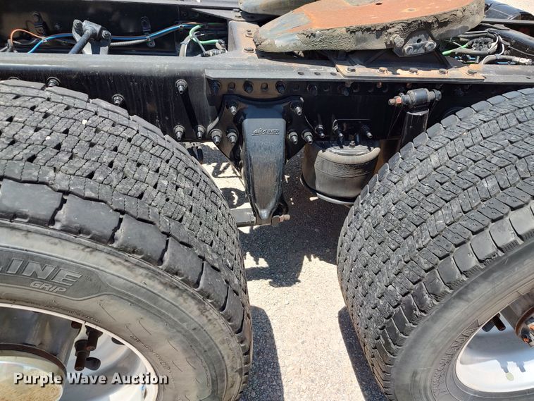 image for item LU9115 2018 Freightliner Cascadia 125  semi truck