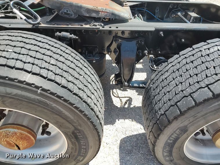 image for item LU9115 2018 Freightliner Cascadia 125  semi truck