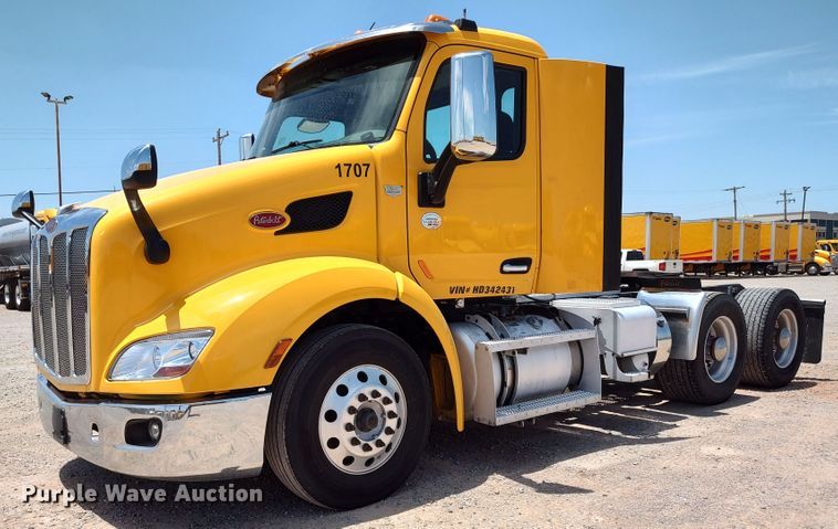 image for item LU9116 2017 Peterbilt 579  semi truck