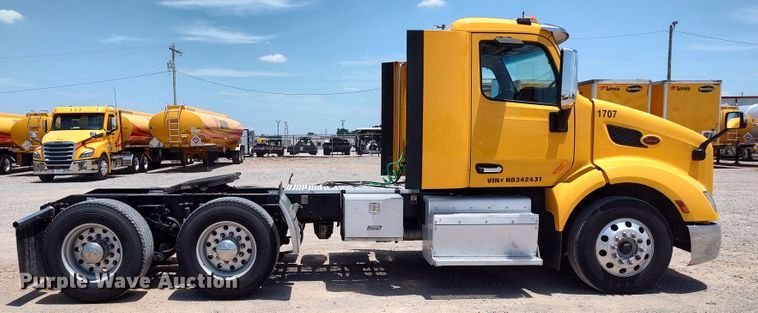 image for item LU9116 2017 Peterbilt 579  semi truck