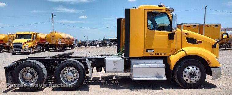 image for item LU9116 2017 Peterbilt 579  semi truck