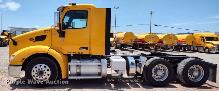 image for item LU9116 2017 Peterbilt 579  semi truck