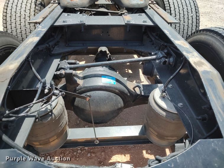 image for item LU9116 2017 Peterbilt 579  semi truck