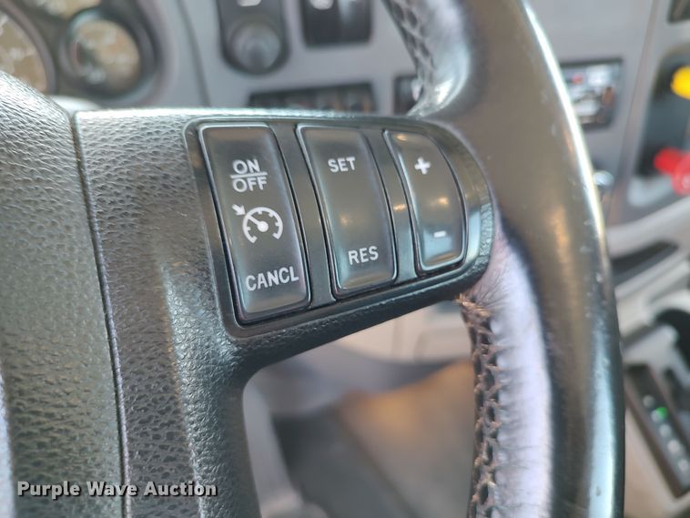 image for item LU9116 2017 Peterbilt 579  semi truck