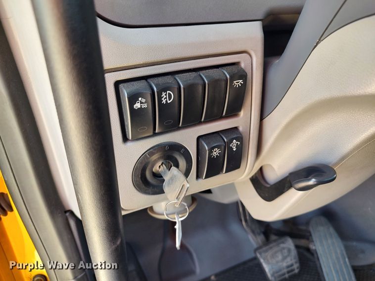 image for item LU9116 2017 Peterbilt 579  semi truck