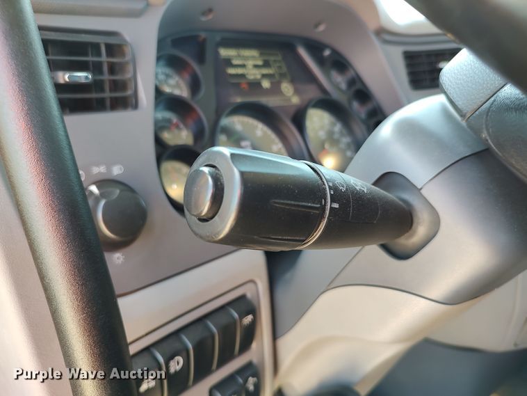 image for item LU9116 2017 Peterbilt 579  semi truck