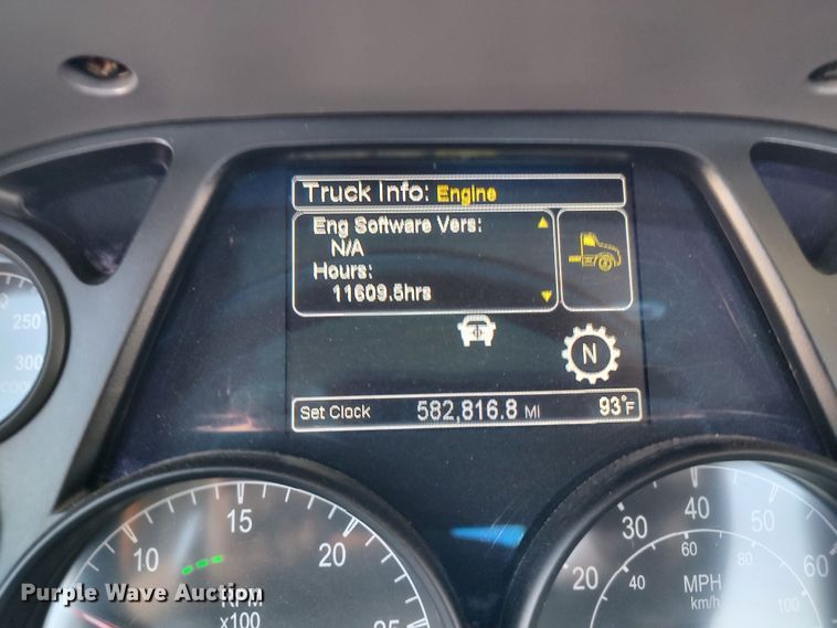 image for item LU9116 2017 Peterbilt 579  semi truck