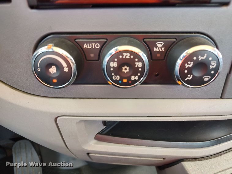 image for item LU9116 2017 Peterbilt 579  semi truck