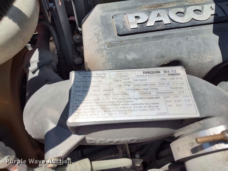 image for item LU9116 2017 Peterbilt 579  semi truck