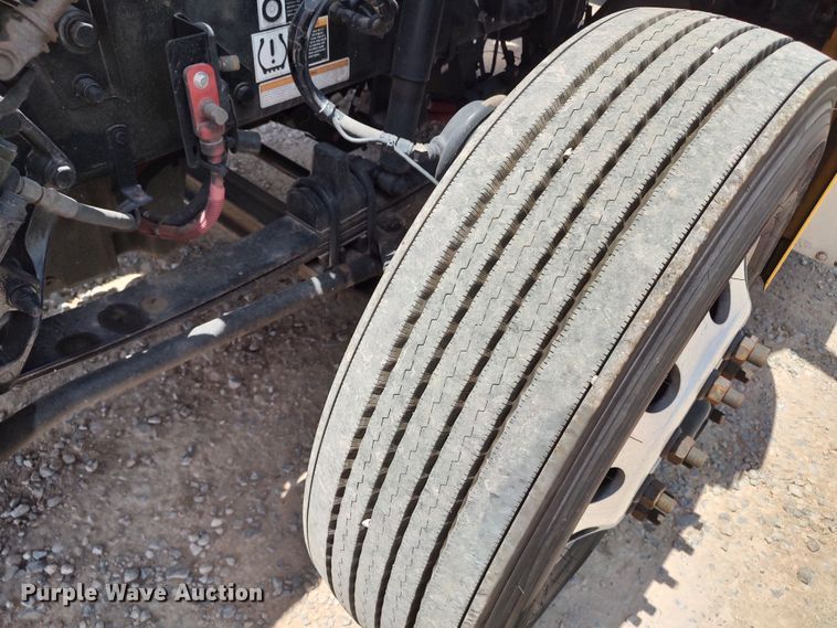 image for item LU9116 2017 Peterbilt 579  semi truck