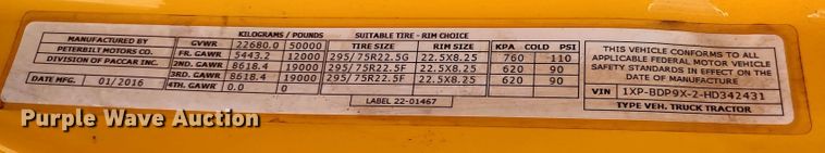 image for item LU9116 2017 Peterbilt 579  semi truck