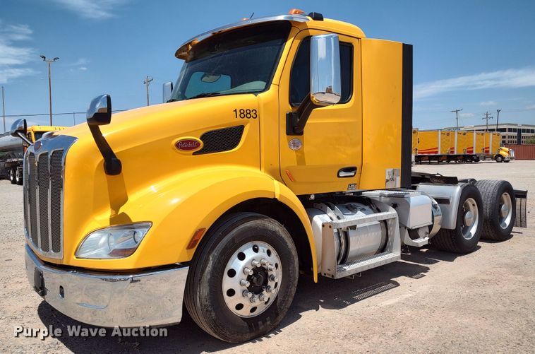 image for item LU9117 2019 Peterbilt 579  semi truck