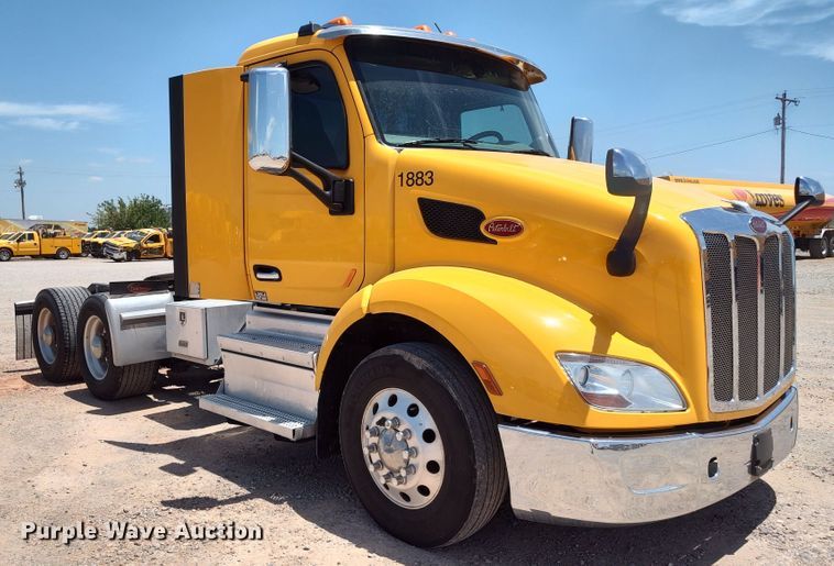 image for item LU9117 2019 Peterbilt 579  semi truck